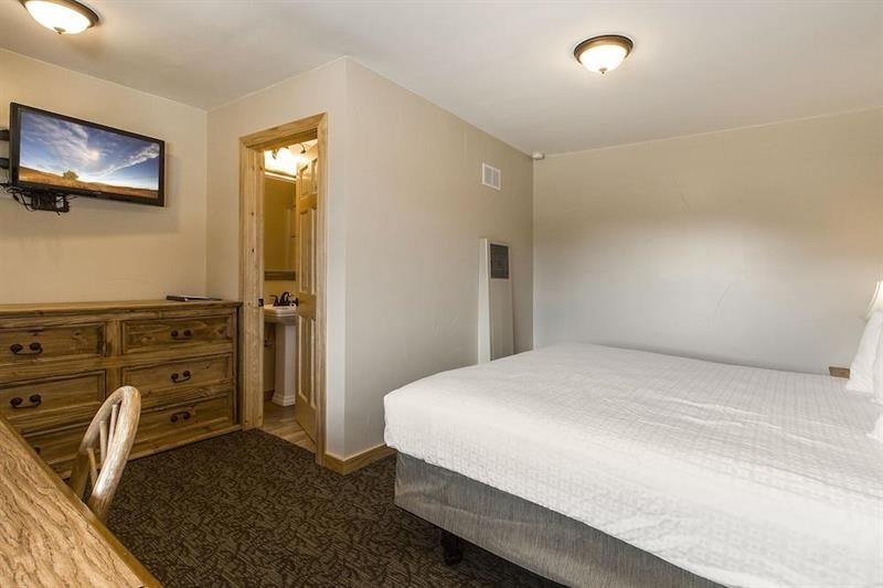 coyote mountain lodge