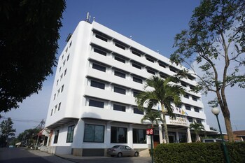 Boonsiam Hotel,Near Wat Kaew Korawaram,3 star