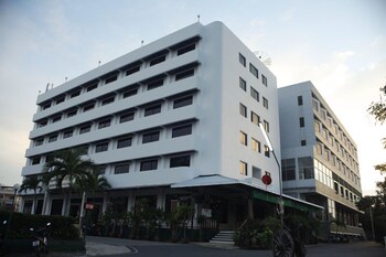 Boonsiam Hotel,Near Wat Kaew Korawaram,3 star