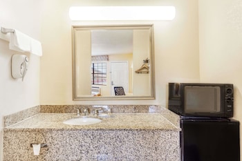 days inn by wyndham yazoo city