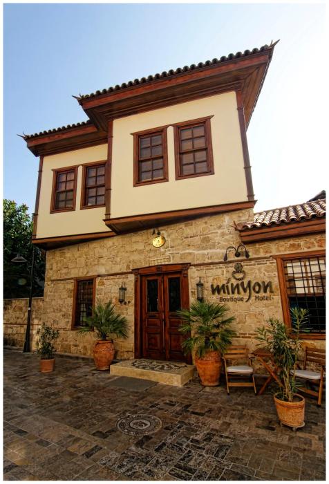 minyon hotel