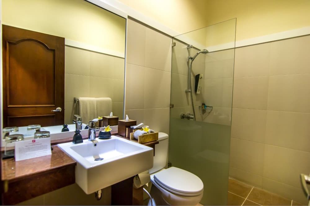 seminyak square hotel and villas