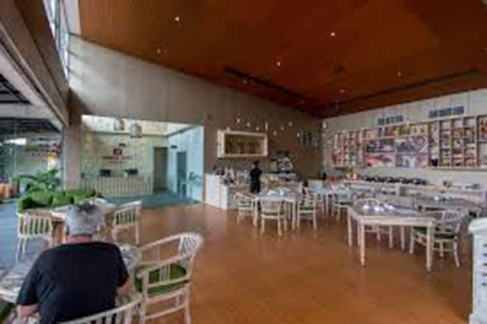 seminyak square hotel and villas