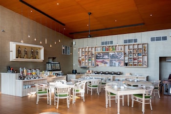 seminyak square hotel and villas