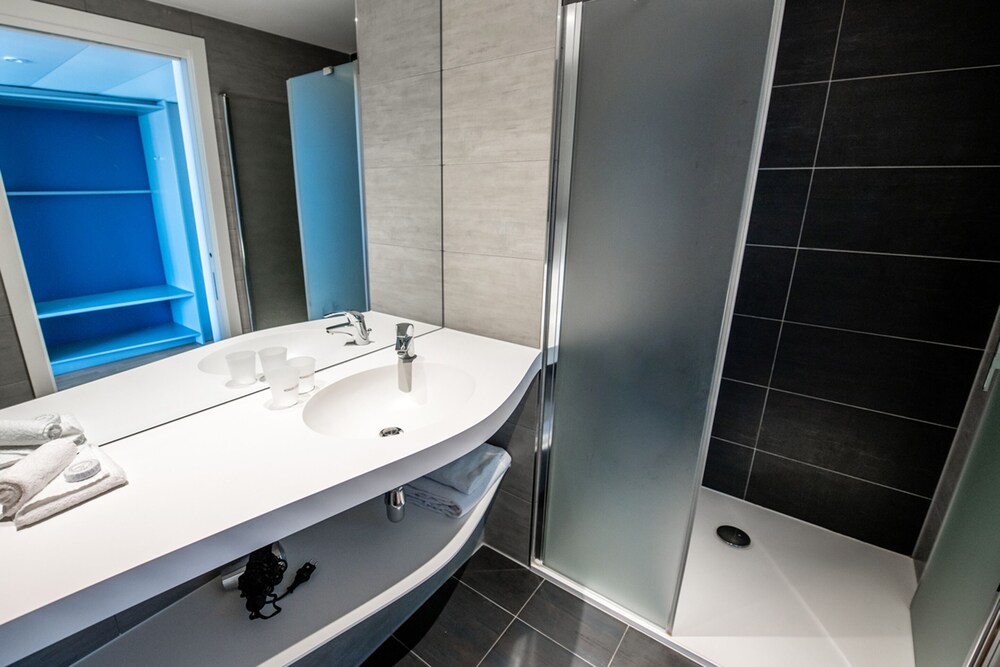 Aquatis Hotel,Epalinges>>Belmont-Sur-Lausanne,4 star