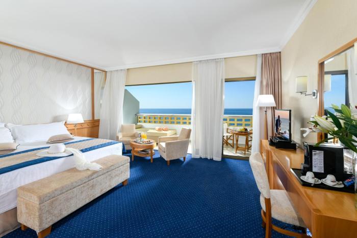 constantinou bros pioneer beach hotel