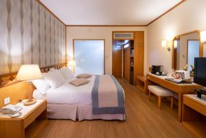 constantinou bros pioneer beach hotel