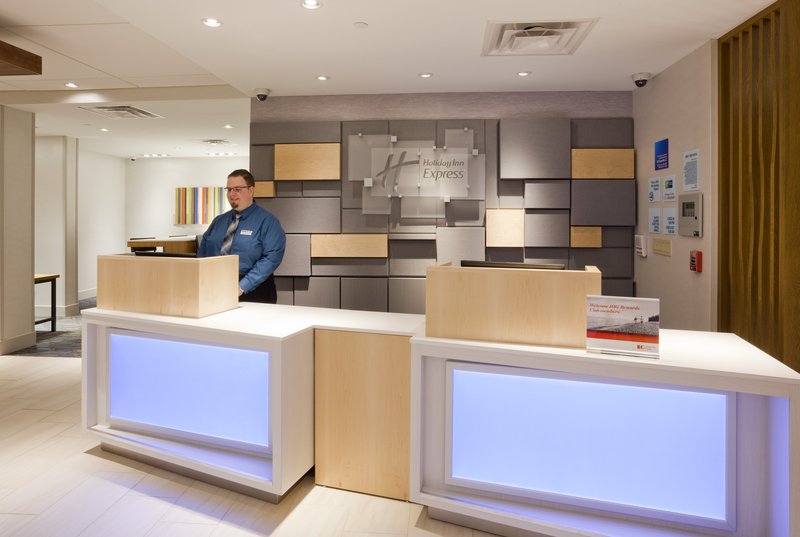 holiday inn express roseville st paul by ihg