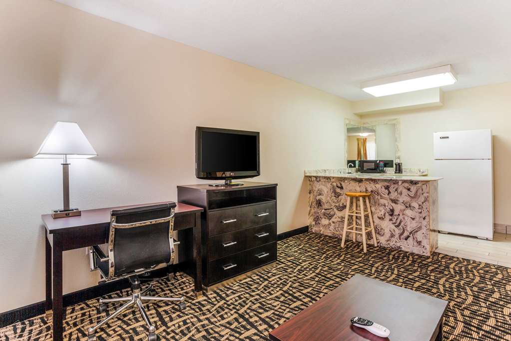 quality inn russellville