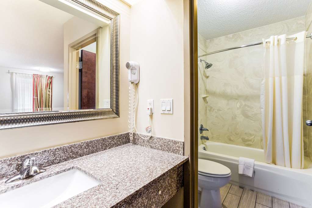 quality inn russellville