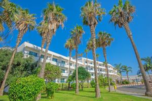 Dome Beach Marina Hotel & Resort,Near Makronissos Beach,4 star