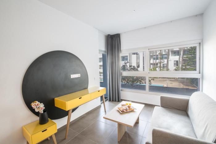 anthea hotel apartments