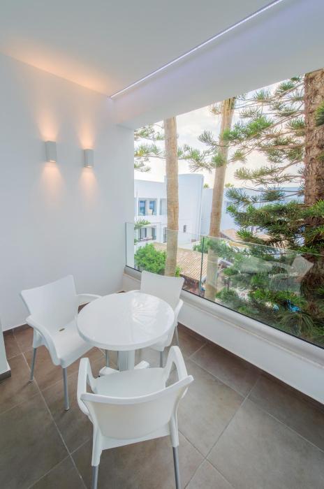 anthea hotel apartments