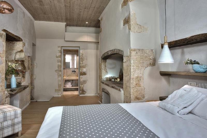 elia zampeliou hotel adults only