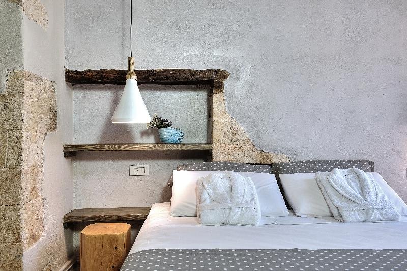 elia zampeliou hotel adults only