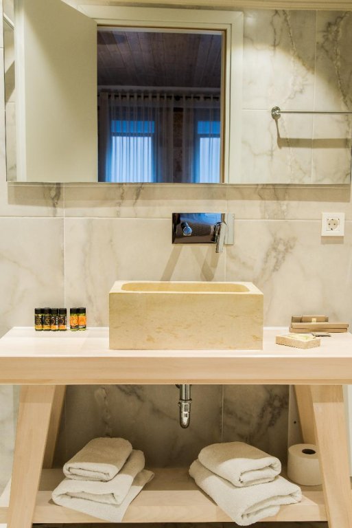 elia zampeliou hotel adults only