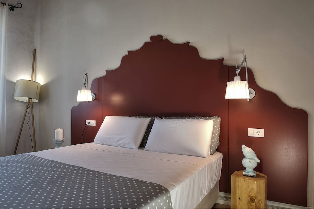 elia zampeliou hotel adults only
