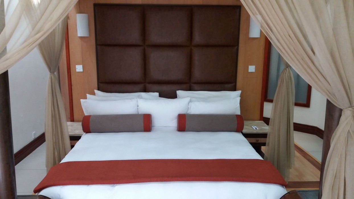 cresta mowana safari resort and spa