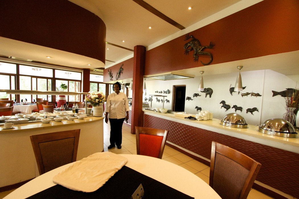 cresta mowana safari resort and spa