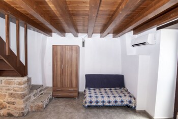 goulas traditional guesthouse