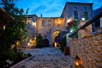 archontiko hatzipanayiotis