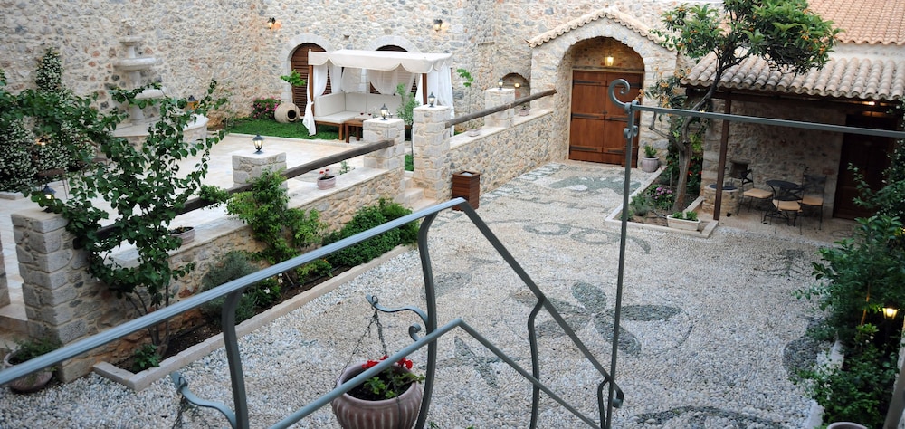 archontiko hatzipanayiotis