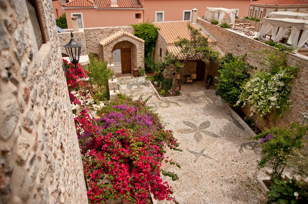 archontiko hatzipanayiotis