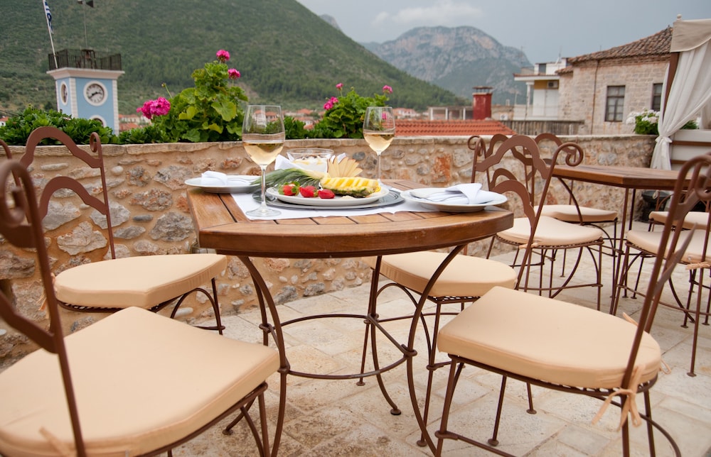 archontiko hatzipanayiotis