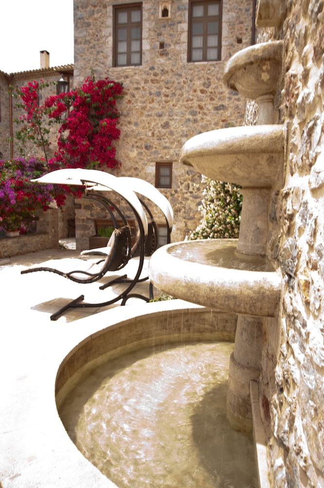 archontiko hatzipanayiotis