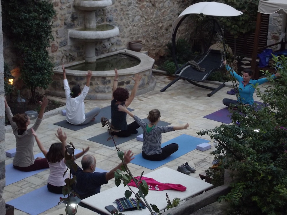 archontiko hatzipanayiotis