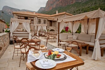 archontiko hatzipanayiotis