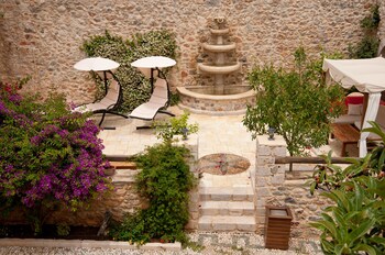 archontiko hatzipanayiotis