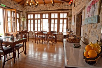 archontiko hatzipanayiotis