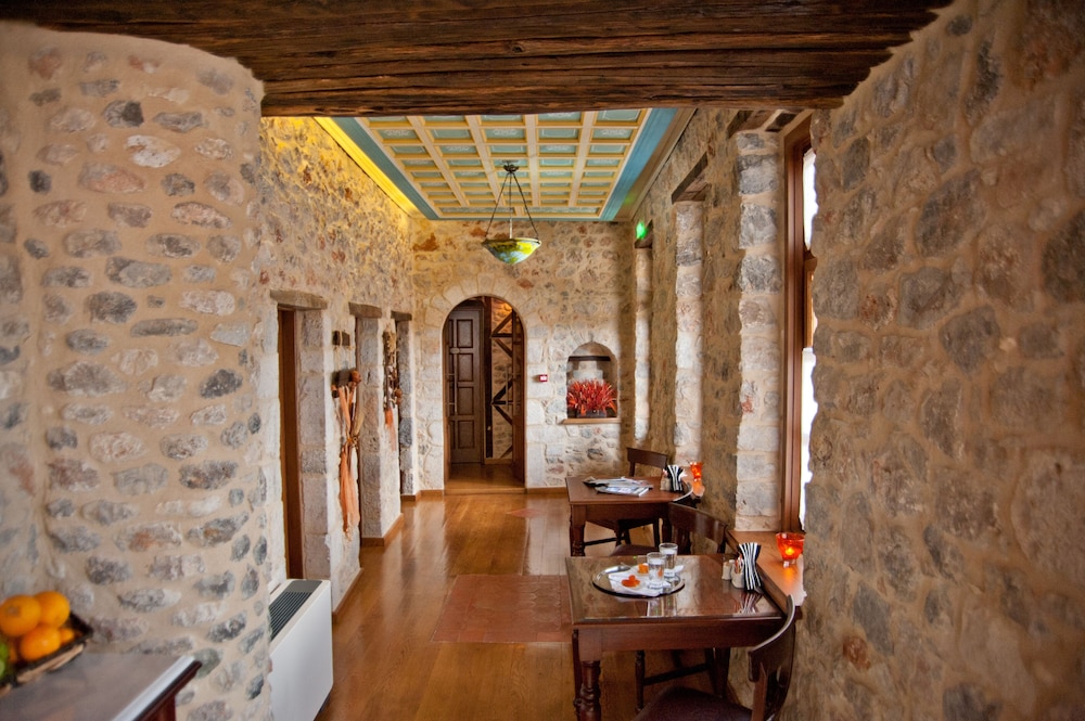 archontiko hatzipanayiotis