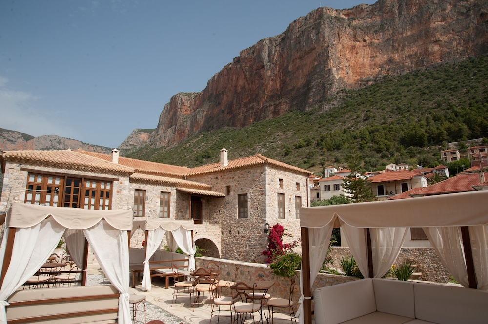 archontiko hatzipanayiotis