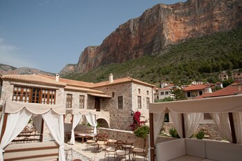 archontiko hatzipanayiotis