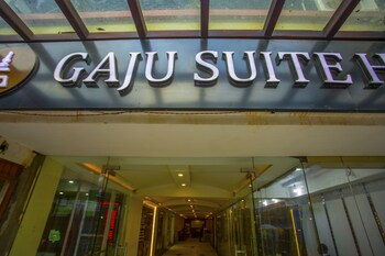 gaju suite hotel