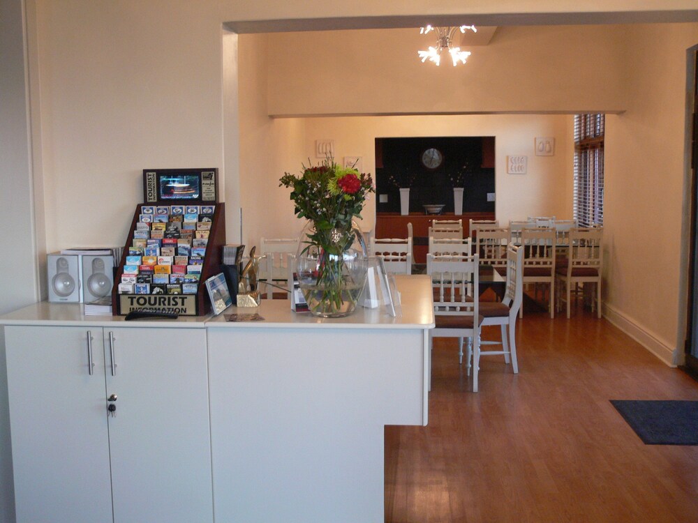 leeuwenzee guest house