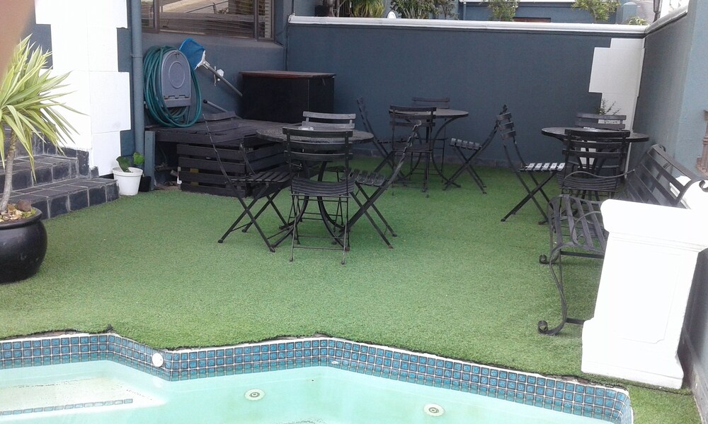 leeuwenzee guest house