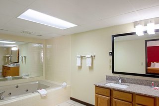 econo lodge inn and suites