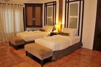 white house beach resort