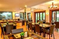 white house beach resort