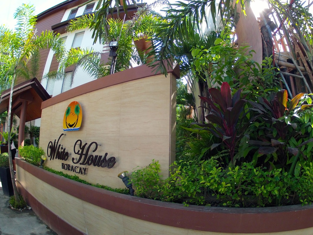 white house beach resort