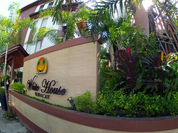 white house beach resort