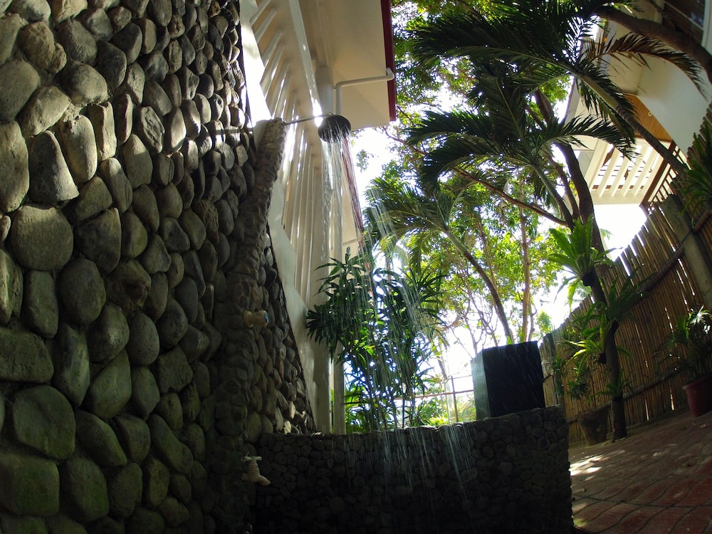 white house beach resort