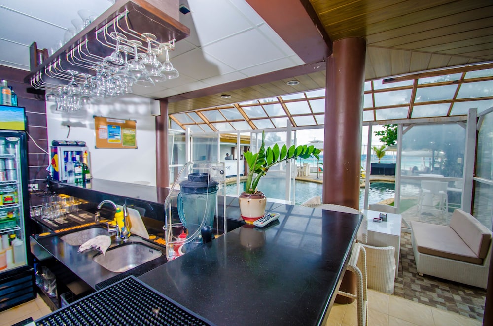 white house beach resort