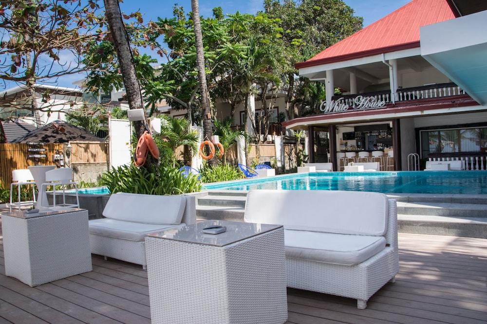 white house beach resort