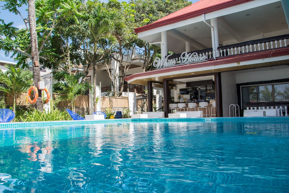 white house beach resort