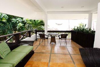 white house beach resort