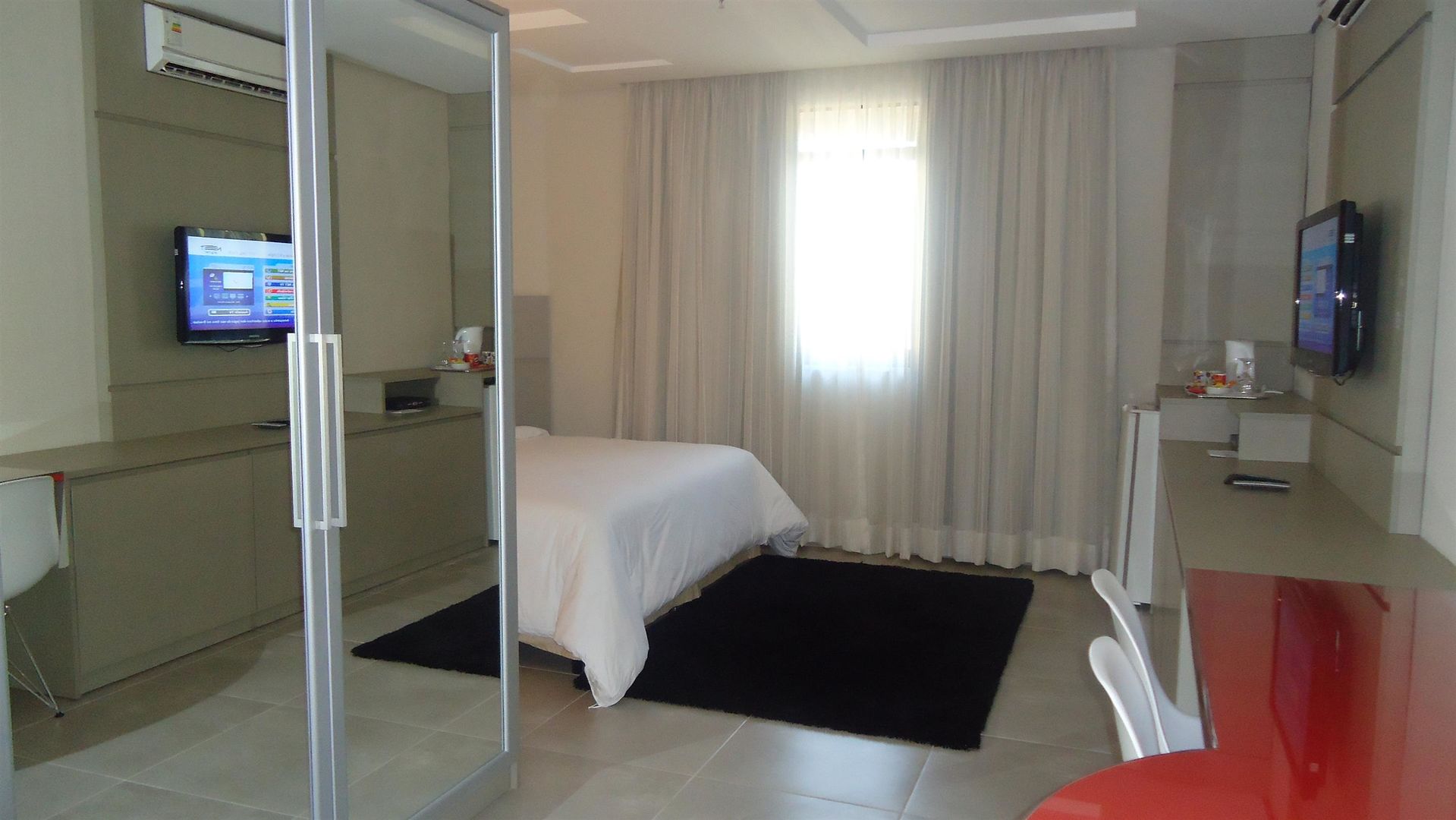mondrian suite hotel